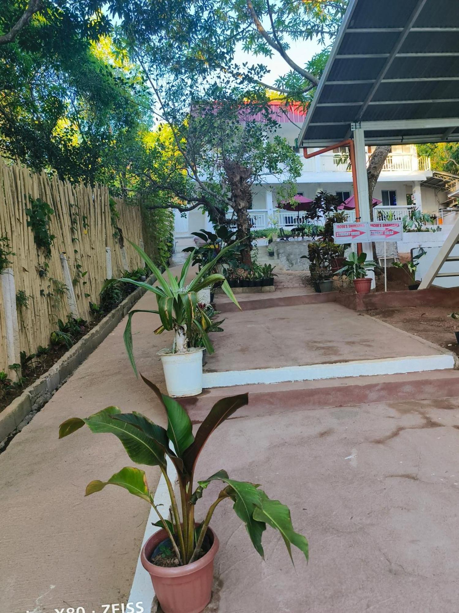Ani Marie Guest House Coron Bagian luar foto